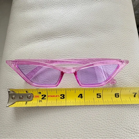 Retro Purple Lilac Translucent Cat-Eye Sunglasses | Trendy Y2K Aesthetic Eyewear - Picture 5 of 9